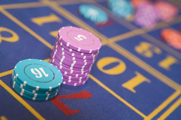 Live dealer managing Three Card Poker at koreatoto Live Three Card Poker dealer at koreatoto studio